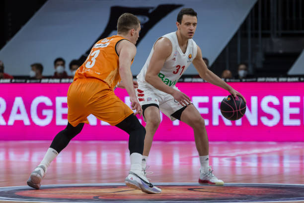 比赛中维持 比赛中维持