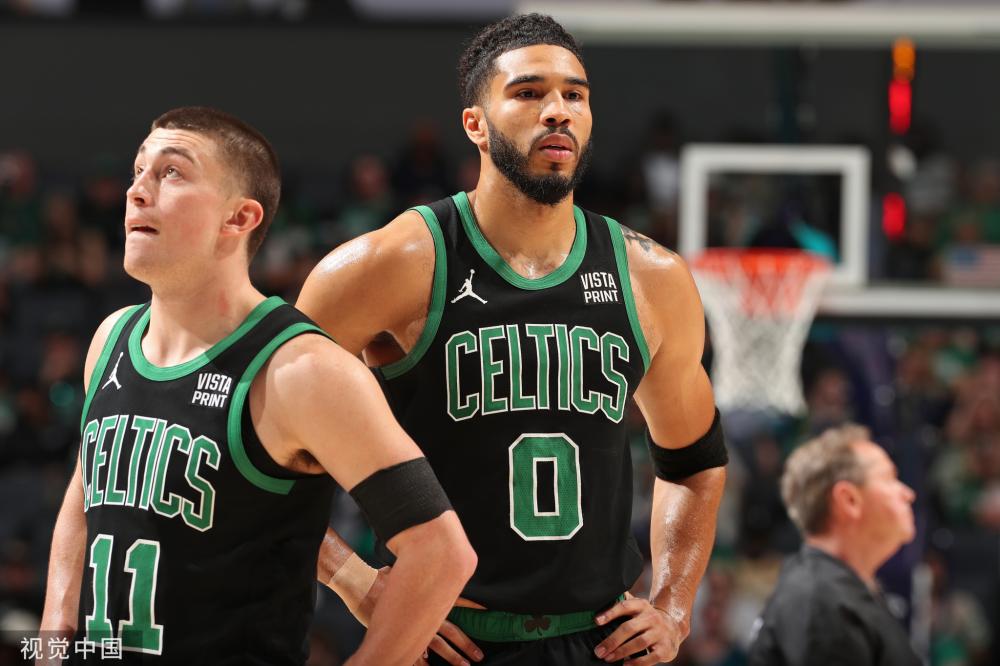 足球比赛中 足球比赛中